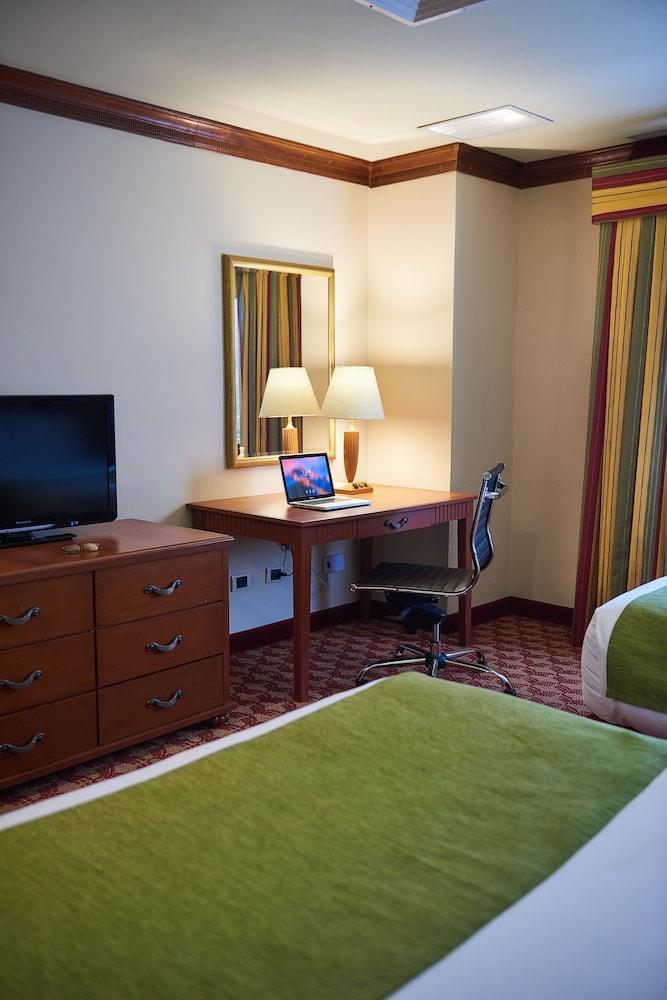Suites Las Palmas, Hotel & Apartments. サンサルバドル エクステリア 写真