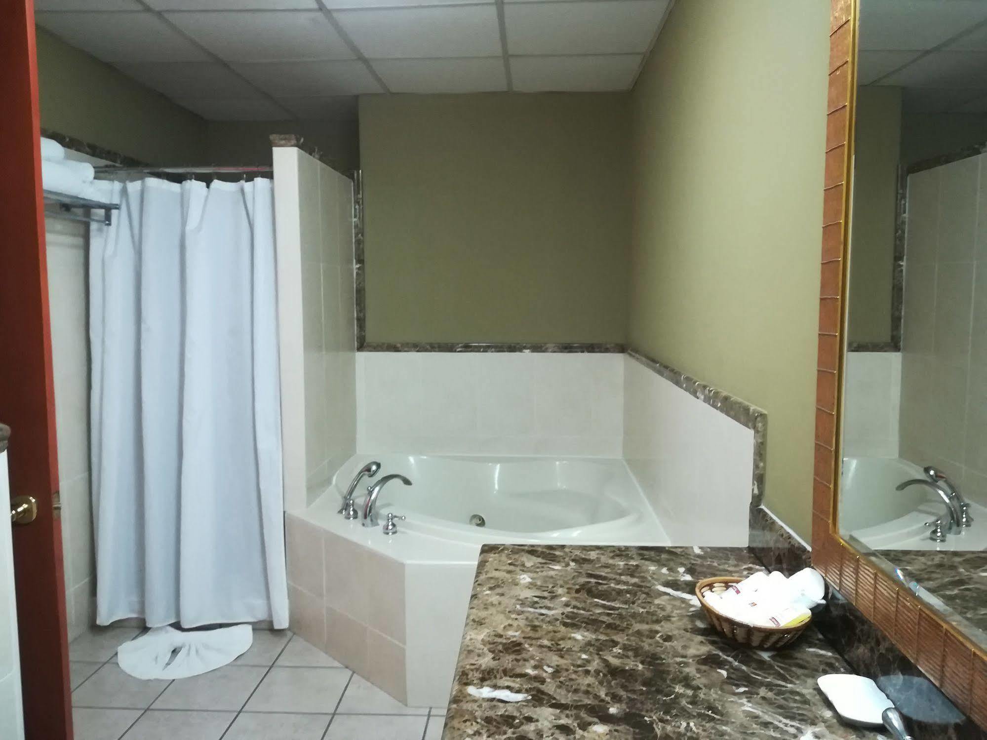 Suites Las Palmas, Hotel & Apartments. サンサルバドル エクステリア 写真