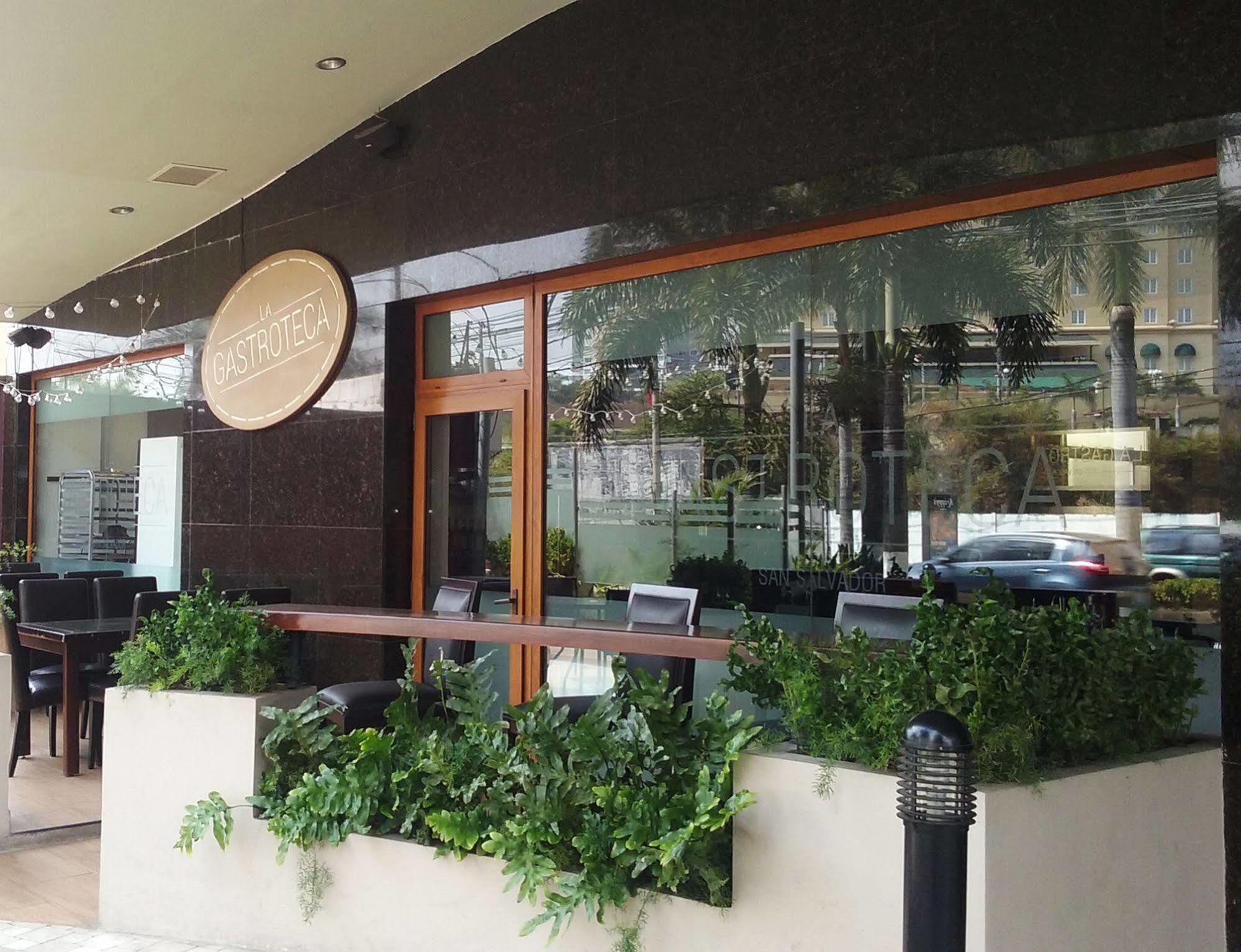 Suites Las Palmas, Hotel & Apartments. サンサルバドル エクステリア 写真