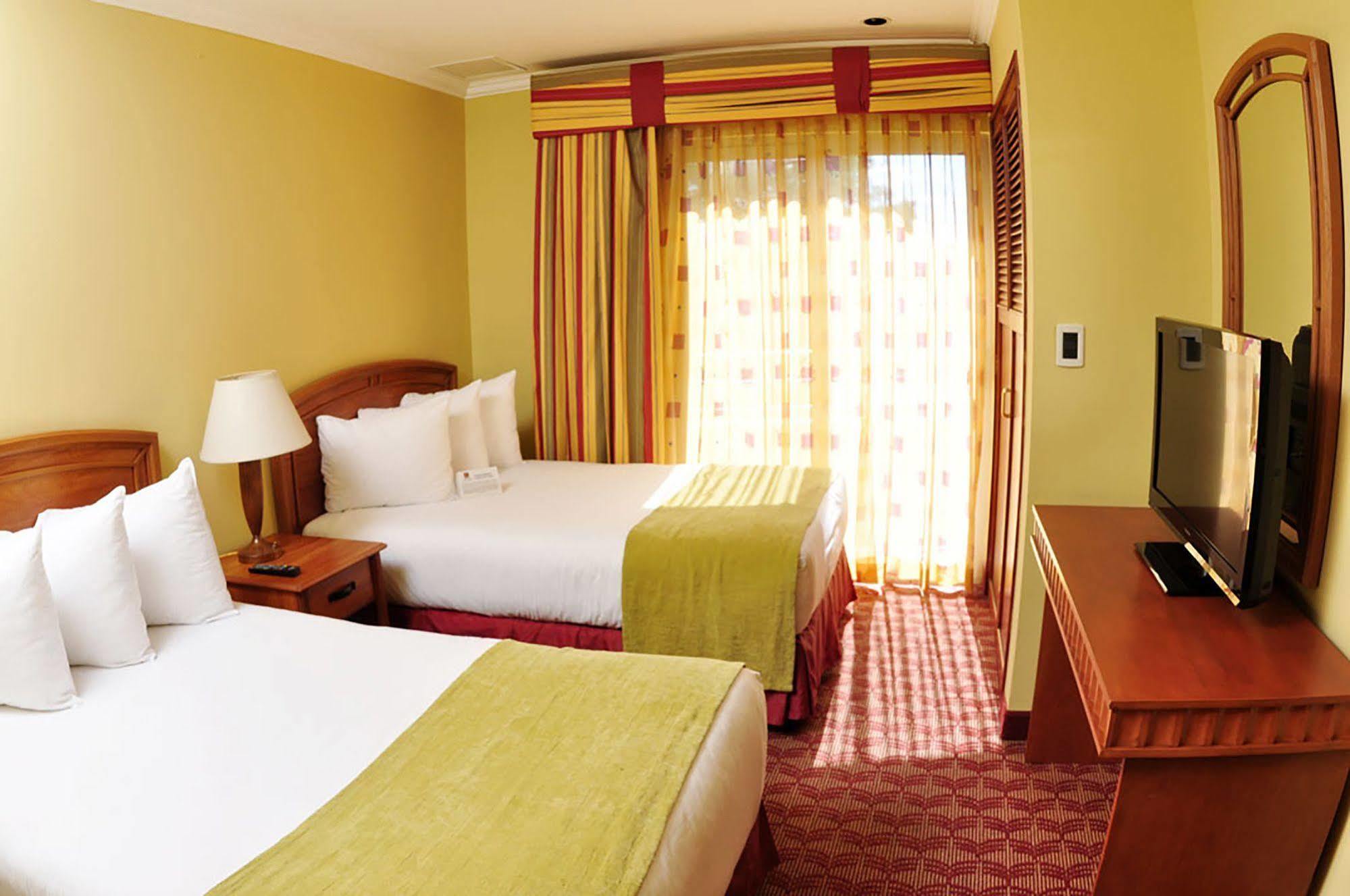 Suites Las Palmas, Hotel & Apartments. サンサルバドル エクステリア 写真