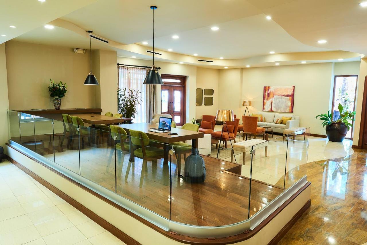 Suites Las Palmas, Hotel & Apartments. サンサルバドル エクステリア 写真