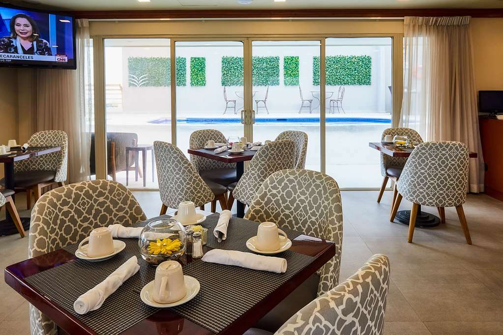 Suites Las Palmas, Hotel & Apartments. サンサルバドル レストラン 写真